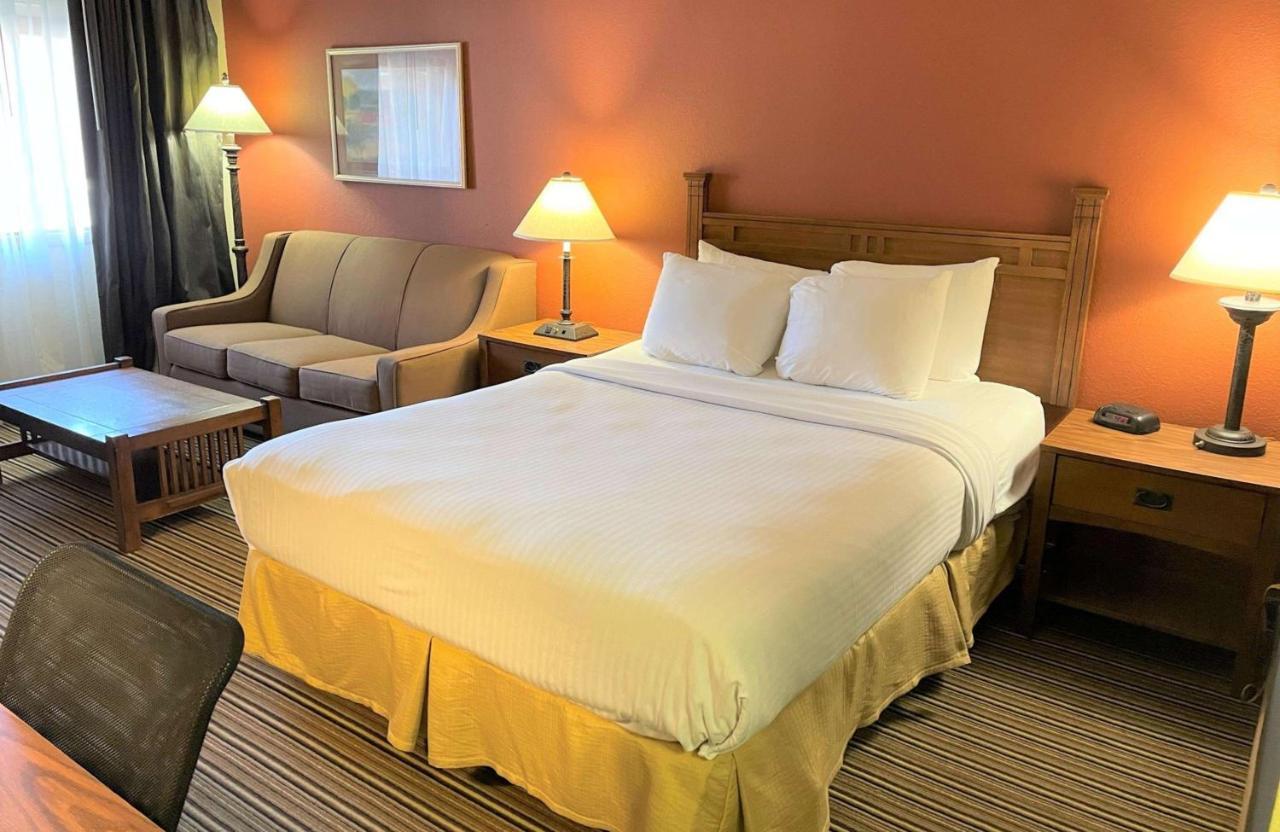 เบสท์ เวสเทิร์น สตาร์ไลท์ วิลเลจ Hotel ฟอร์ตดอดจ์ ภายนอก รูปภาพ