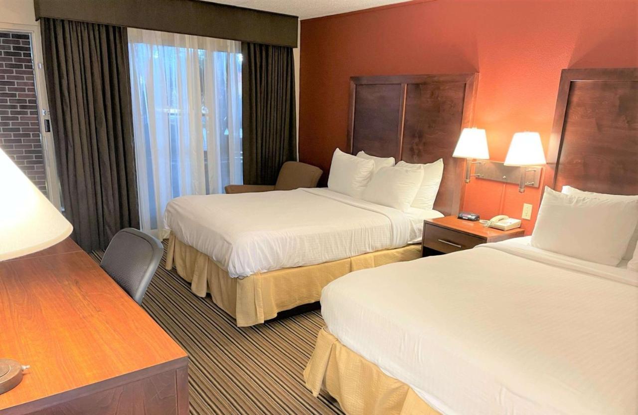 เบสท์ เวสเทิร์น สตาร์ไลท์ วิลเลจ Hotel ฟอร์ตดอดจ์ ภายนอก รูปภาพ